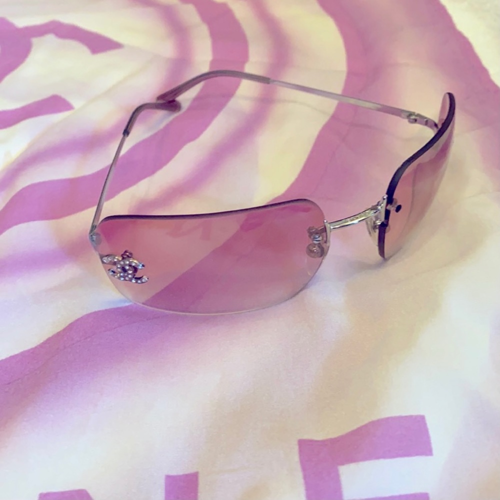 RARE AUTHENTIC VINTAGE CHANEL Y2K CRYSTAL CC RIMLESS SUNGLASSES ⭐️⭐️⭐️⭐️⭐️ - Picture 7 of 16